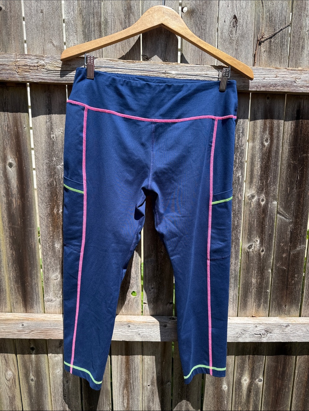 Vineyard Vines Women’s Active Capri Leggings with Contrast Stitching
